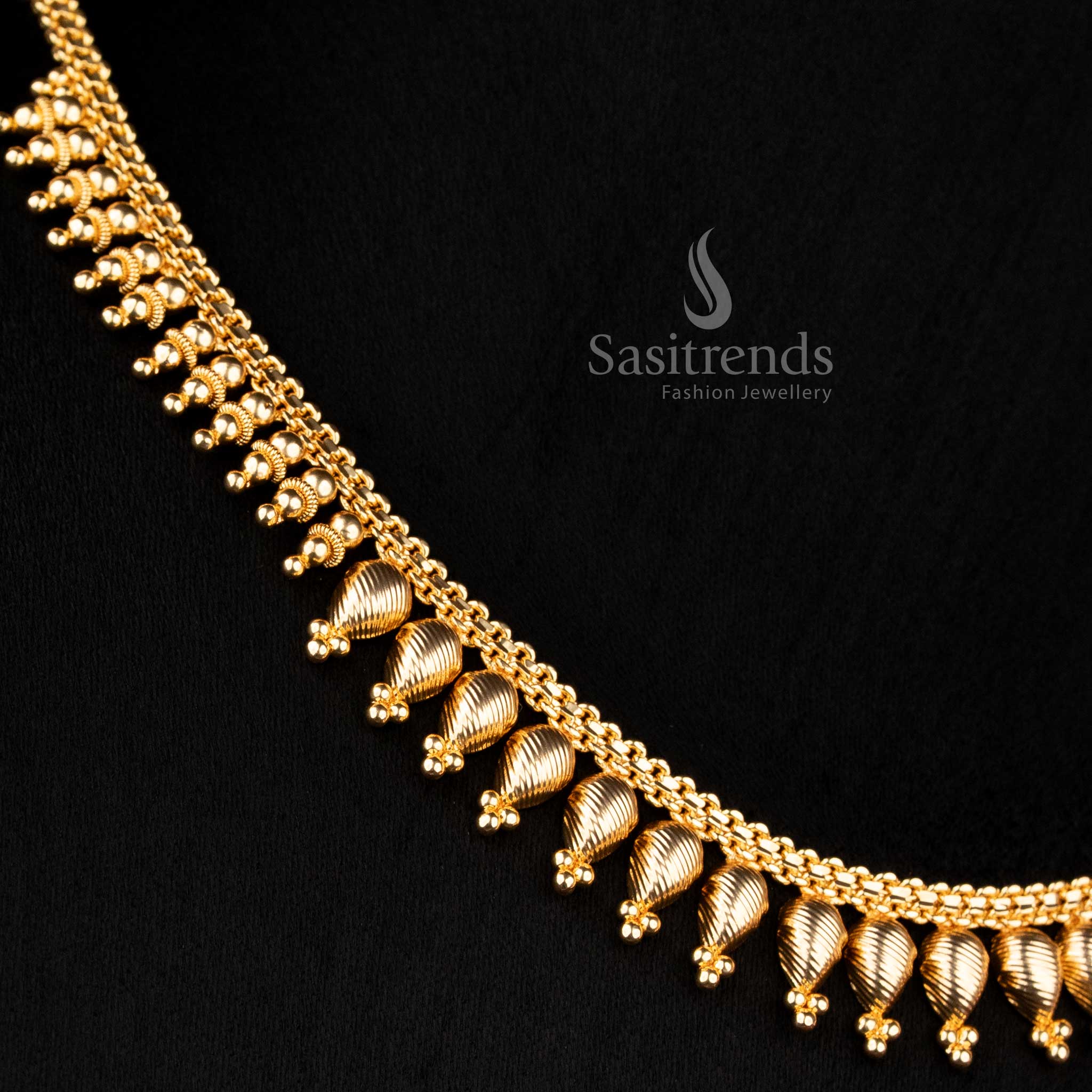 Designer micro gold plated white heart-shaped bud pichimottu mala necklace for reception outfits – Sasitrends