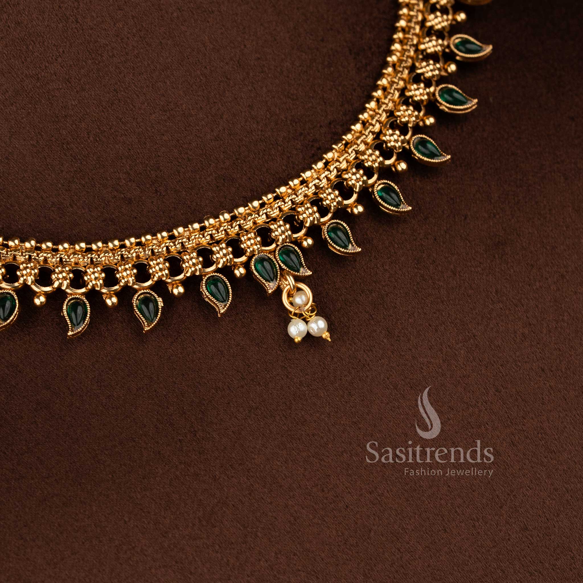 Fresh green sophisticated classic matte gold plated paisley pearl pendant necklace for festive occasions – Sasitrends