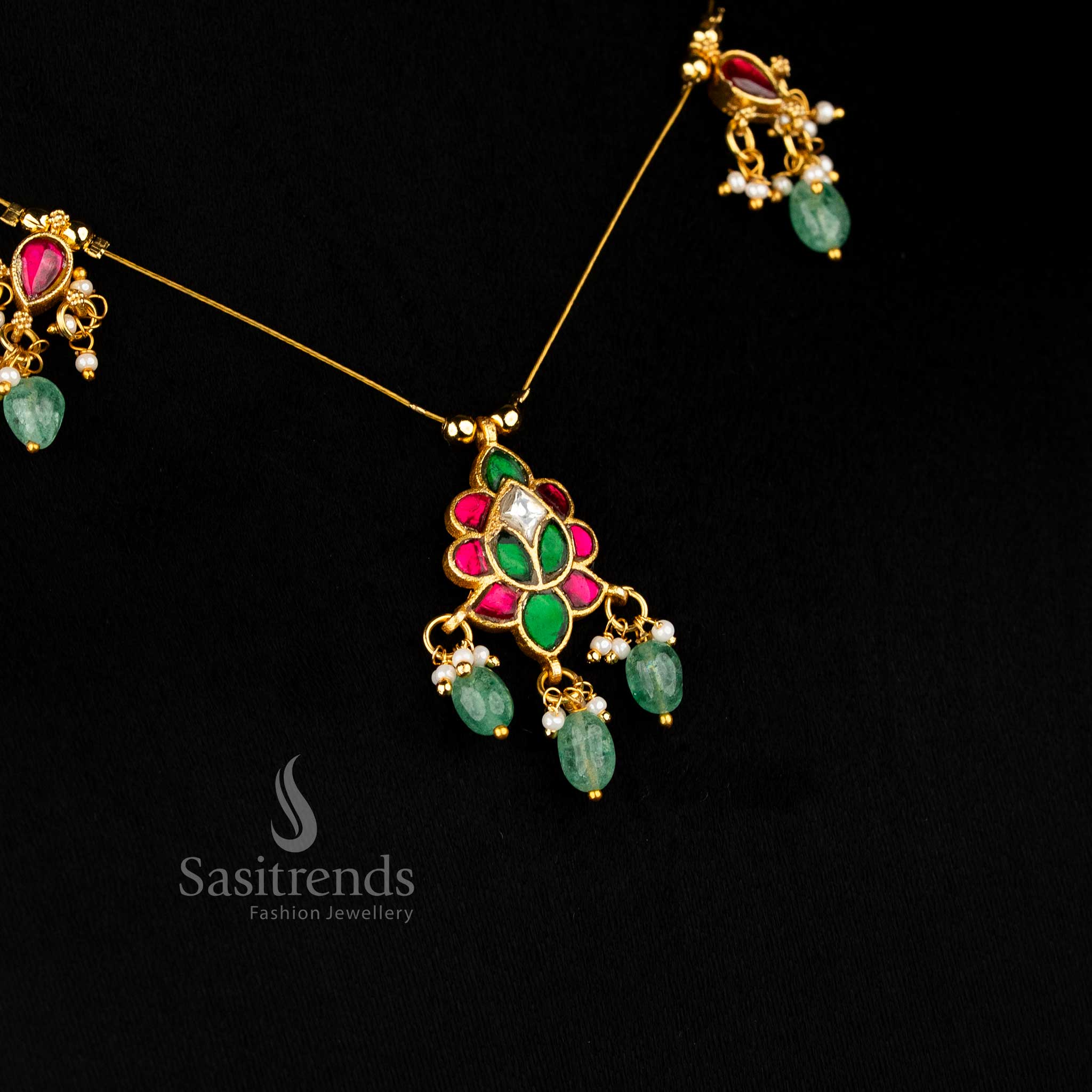 Timeless Jadau necklace ornamented with pearl touch for iconic styling – Sasitrends