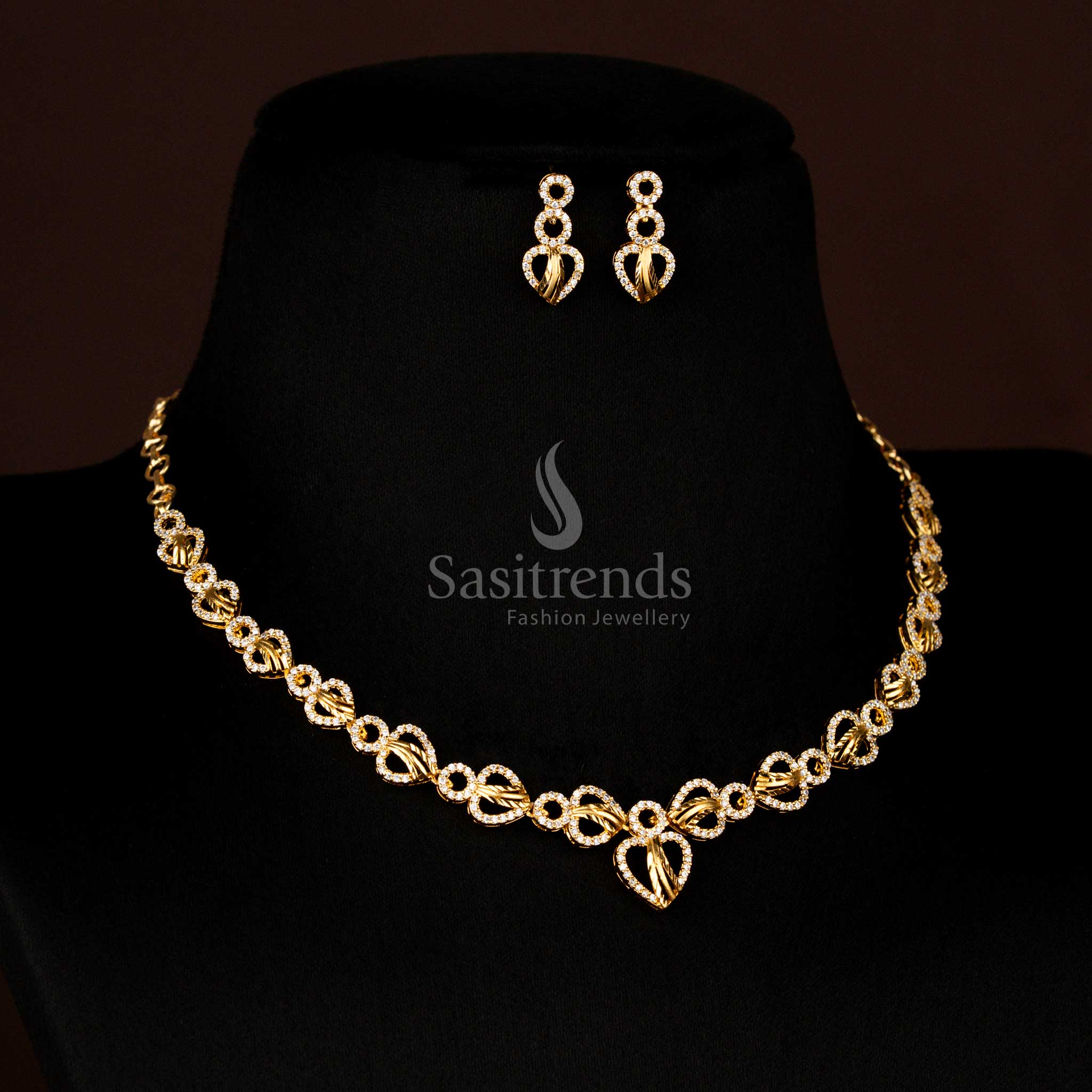 Opulent Forming Micro Gold Plated round necklace with Whiteheart motif, ideal for bridal ceremonies and grand events – Sasitrends