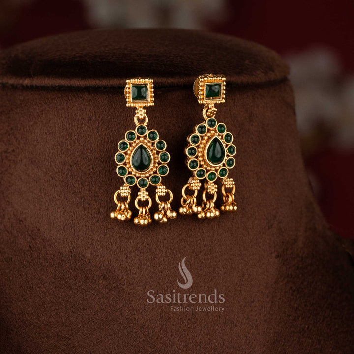 Graceful green refined classic matte gold plated teardrop earrings jewellery set with vibrant emerald tone stones – Sasitrends