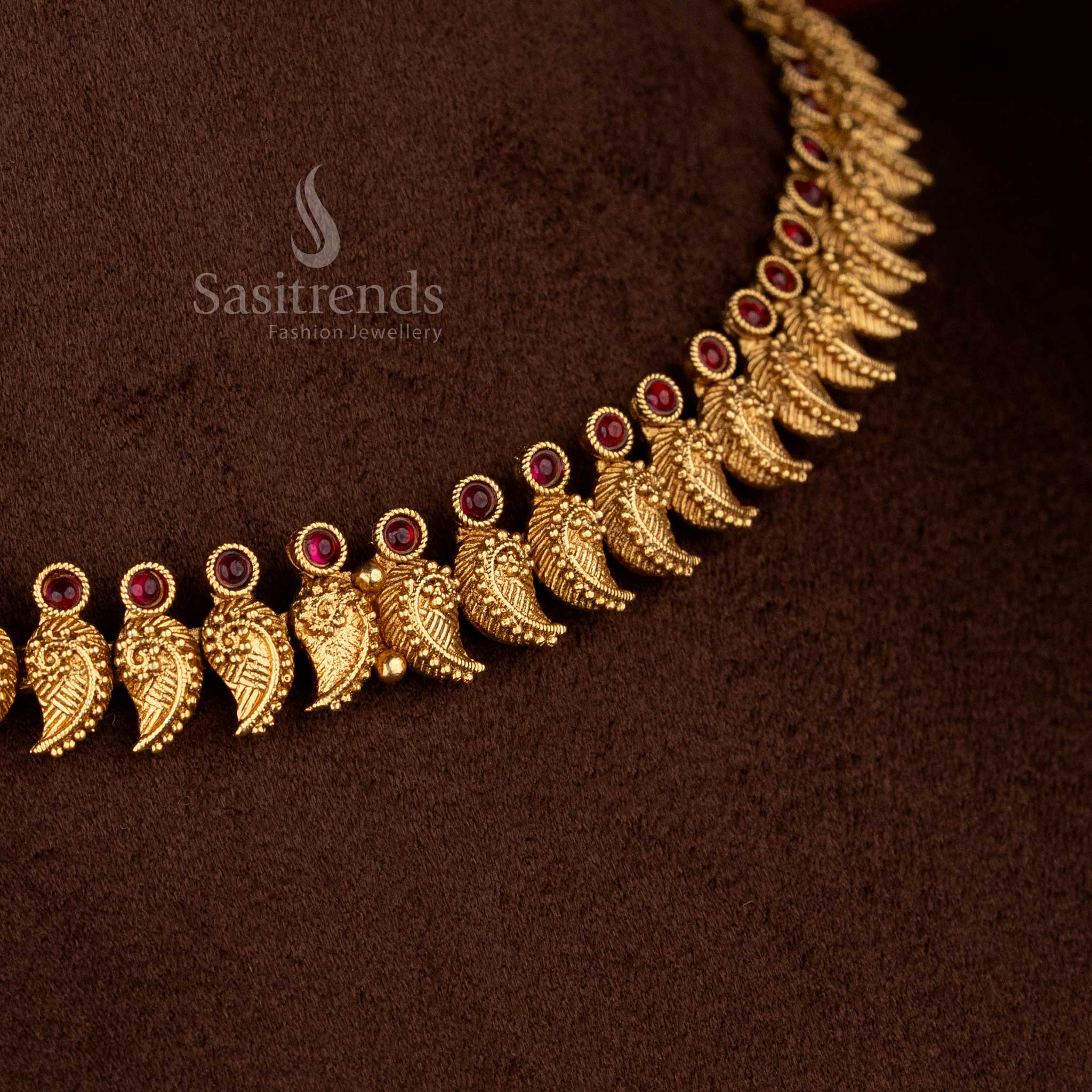 Brilliant classic matte gold plated ruby stone pendant necklace for special events – Sasitrends