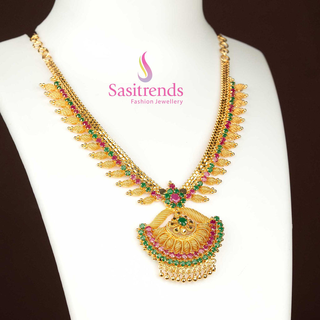 Exquisite ruby-green AD necklace with micro gold plating, adorned with tilak design and refined craftsmanship for a royal ethnic look – Sasitrends