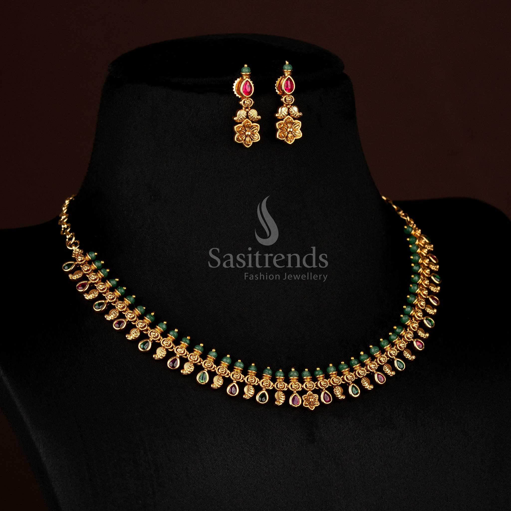 Splendid ruby-green temple inspired matte gold plated paisley necklace with floral carvings and AD teardrop charm, ideal for ethnic ceremonies – Sasitrends