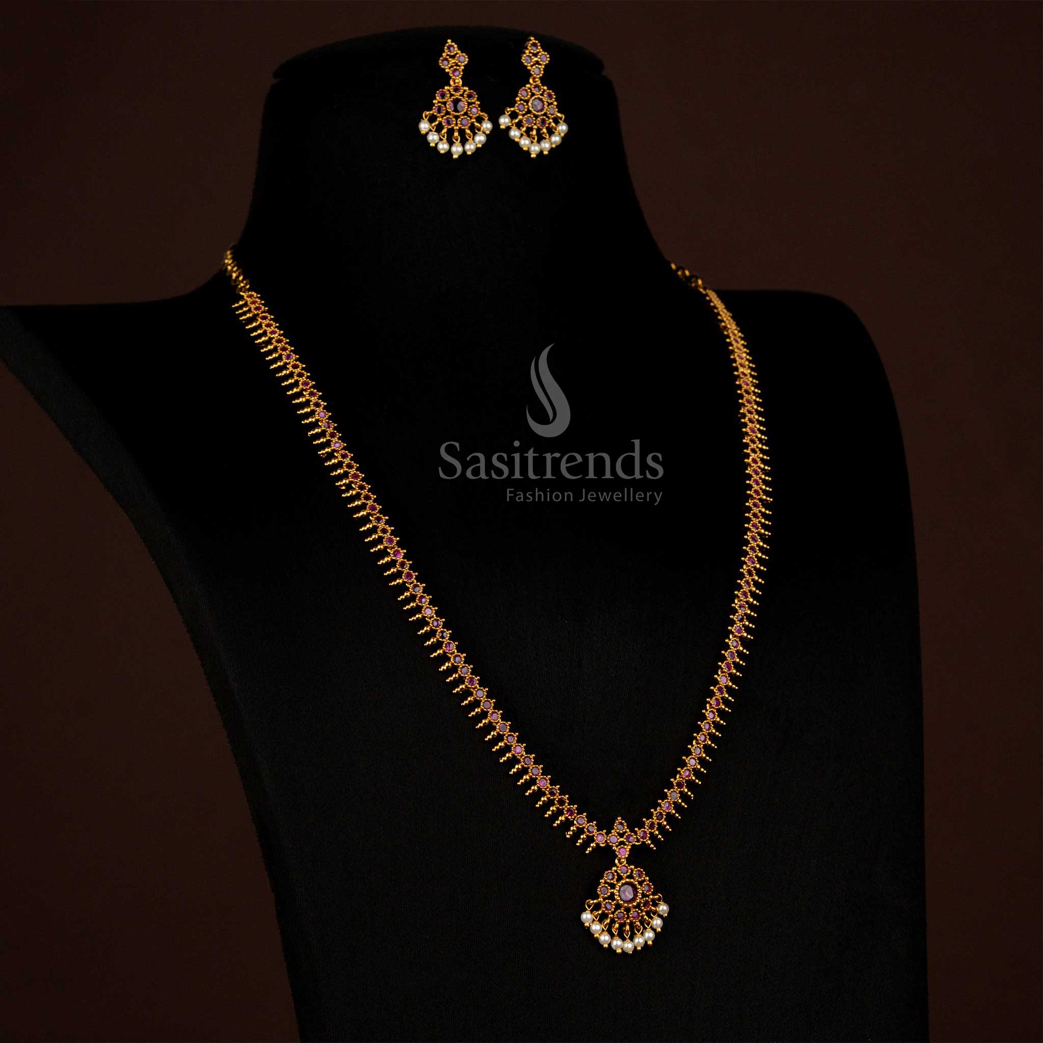 Luxurious Matte Gold Ruby Temple Necklace Showcasing Circular Bloom Motifs Accented with AD Stones, Gorgeous for Grand Festive Gatherings – Sasitrends