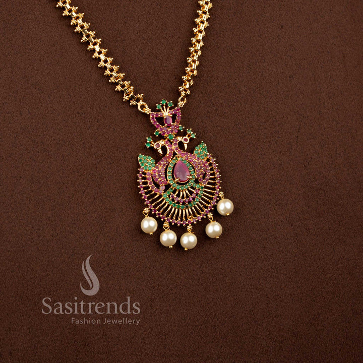 Luminous micro gold plated 2-side Gajiri chain necklace in ruby-green with pear stone peacock pendant and pearl drops – Sasitrends