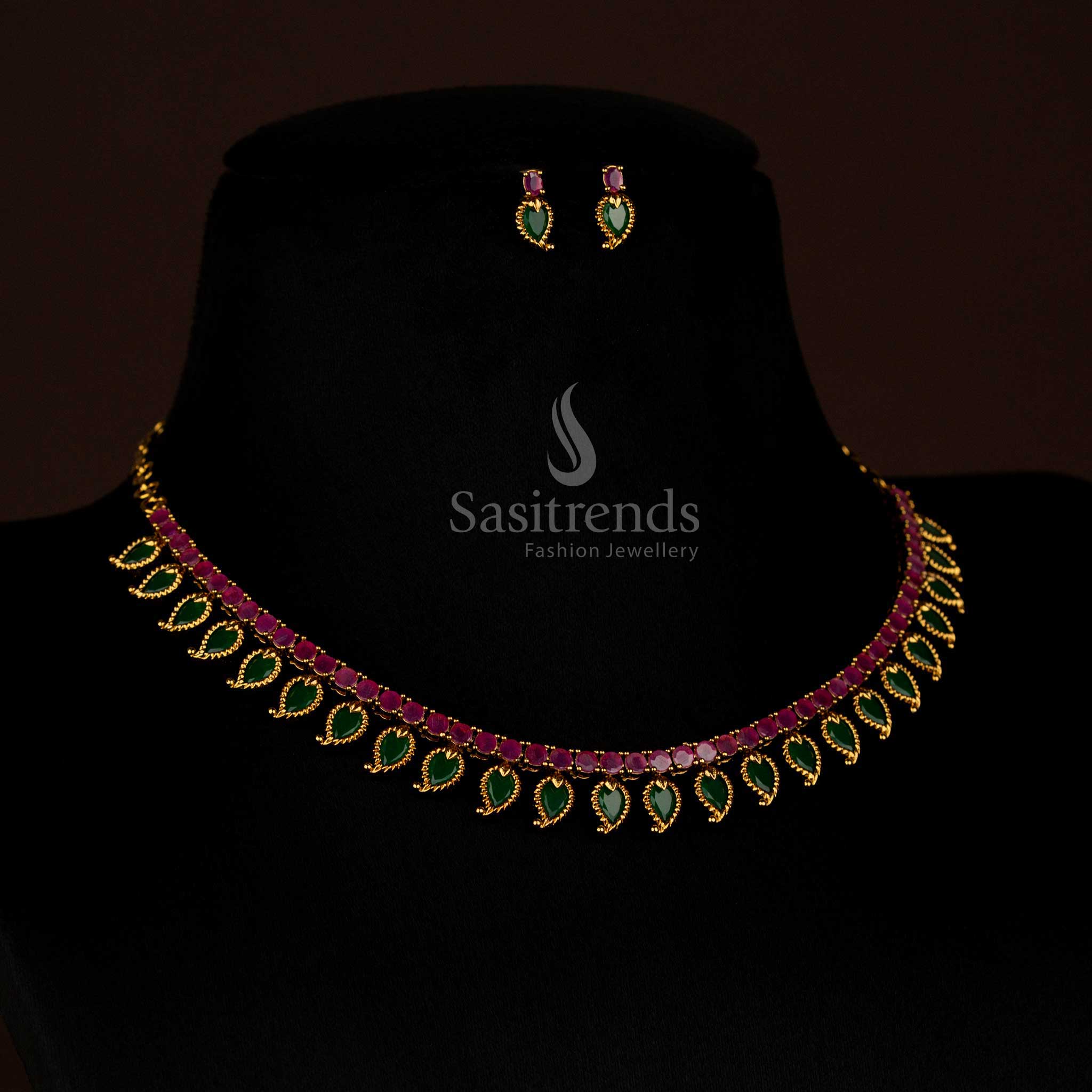 Elegant Flower Pendant Necklace Set - Perfect for Traditional Occasions