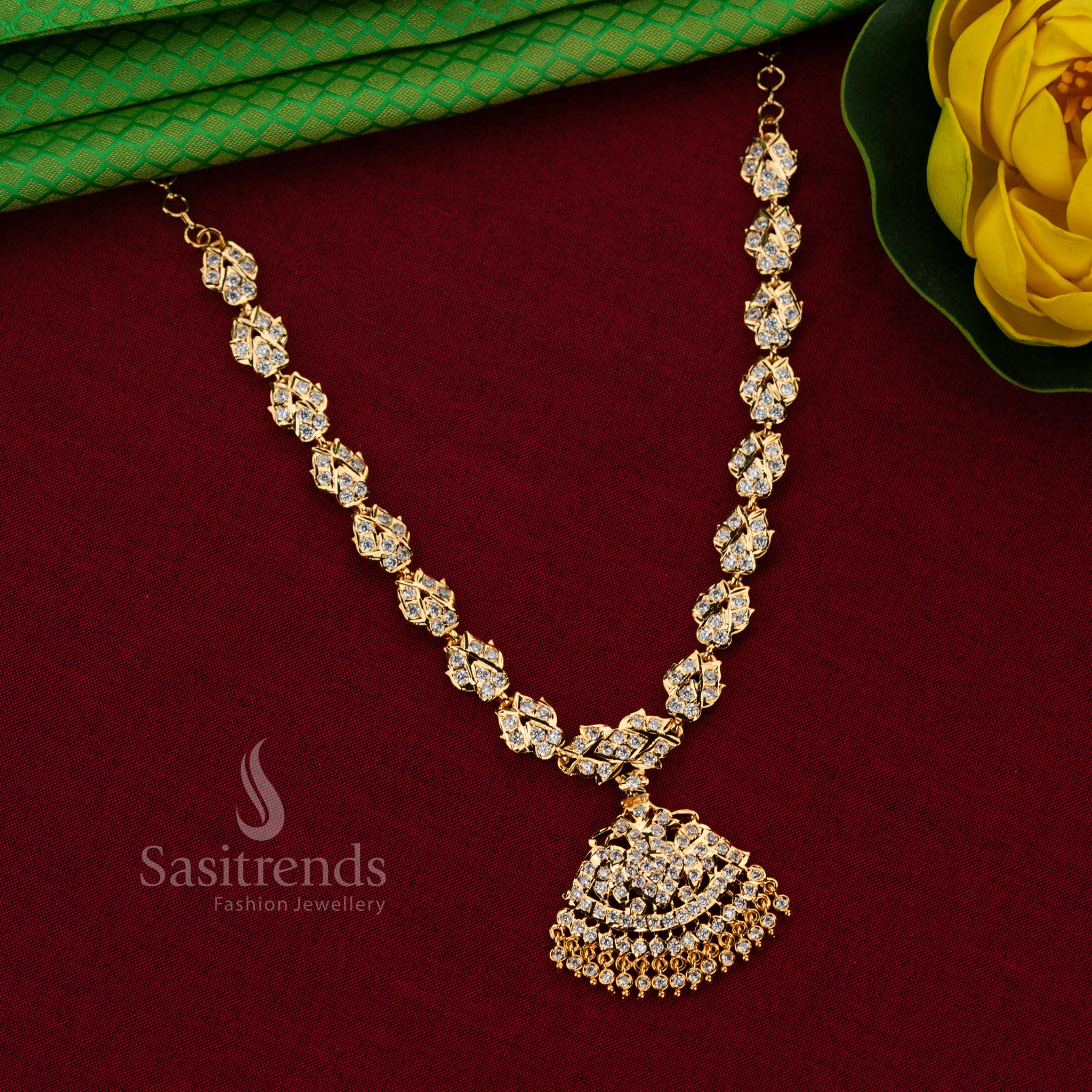 Golden grace impon attigai micro gold plated leaf link chain floral necklace white with traditional elegance and guaranteed shine – Sasitrends
