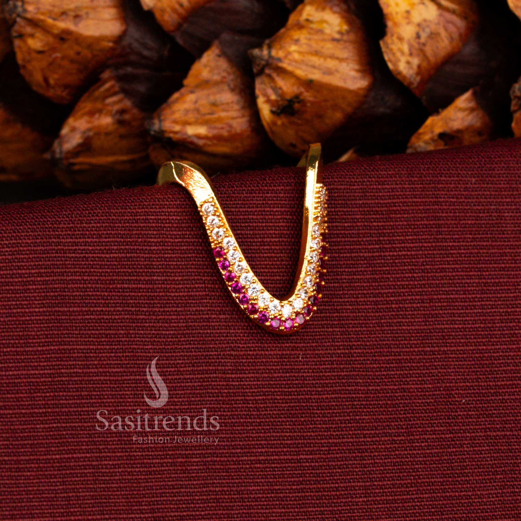 Sasitrend micro gold plated white ruby AD curved arc open front structure ring crafted for festive and wedding styling