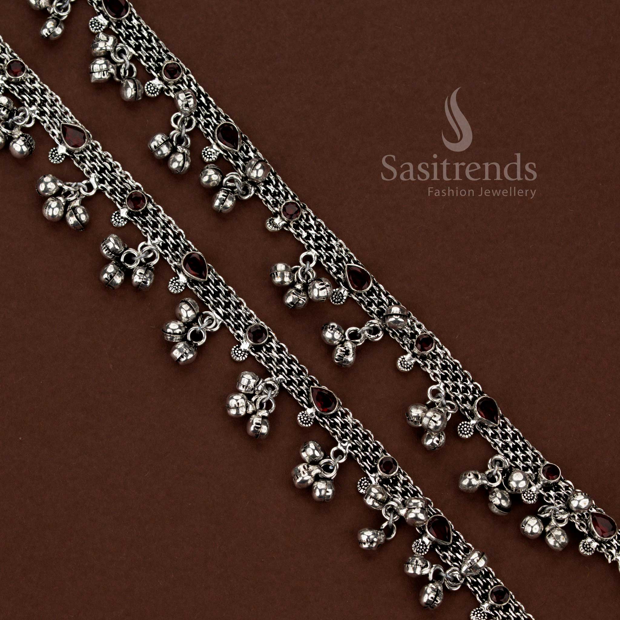 Garnet glow oxidised silver ghungroo chain anklets red enriched with decorative stone highlights offering graceful sound and beauty perfect for celebrations, family gatherings and cultural styling – Sasitrends