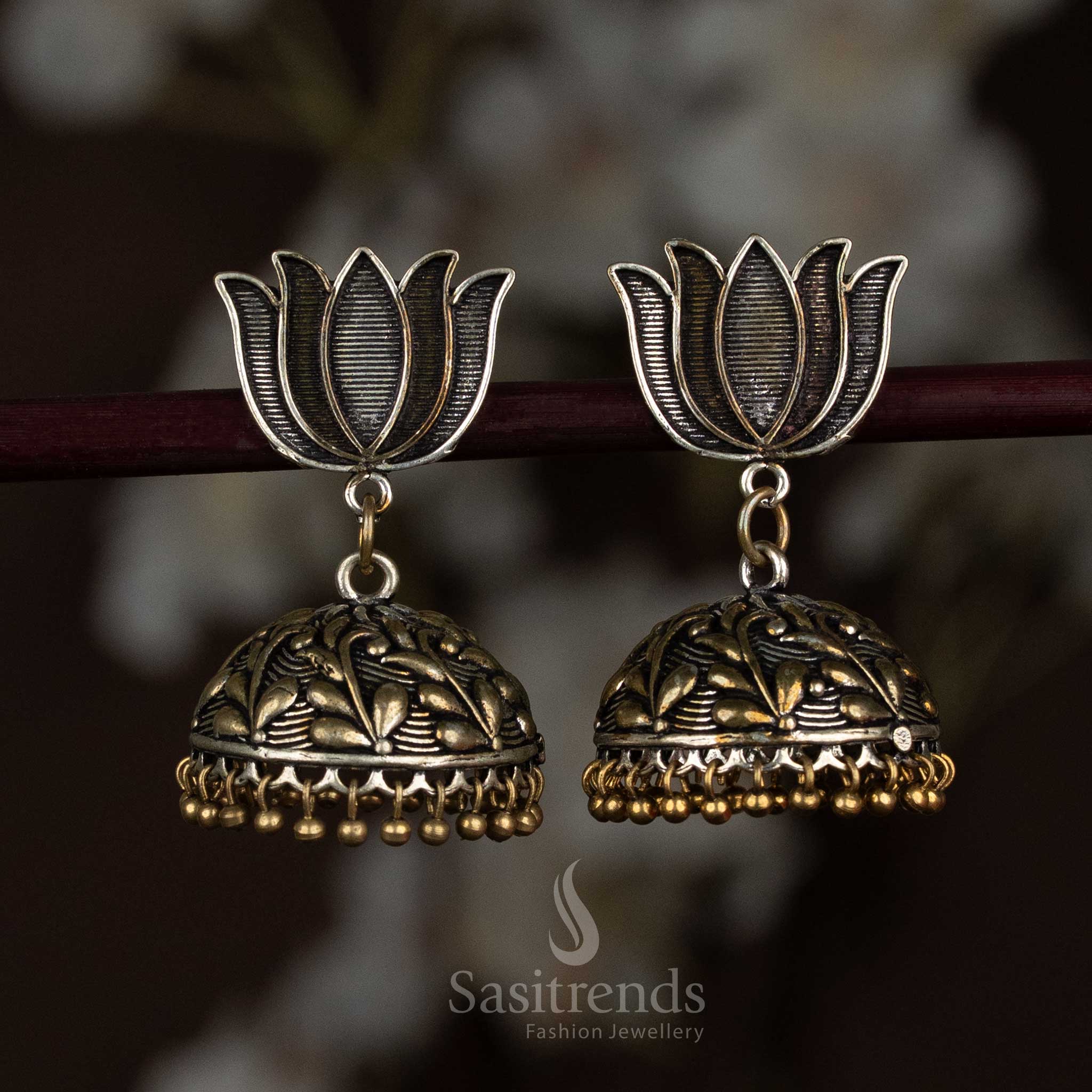 Fusion Dual Tone Jhumka Earrings Combining Oxidised Silver And A Golden Hue With Intricate Latticework And Spiral Hangings, Making A Unique Style Statement With Layered Depth – Sasitrends

