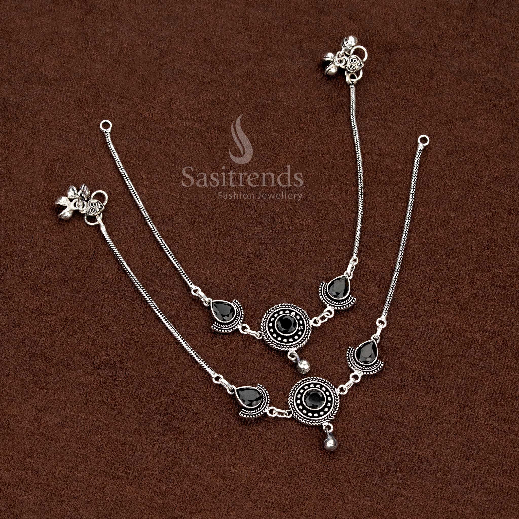 Elegant oxidised anklet with black teardrop Monalisa stones, ideal for party, travel, and street-style fashion – Sasitrends