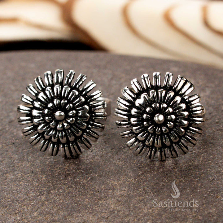 Adjustable oxidised silver toe ring with lotus petal design, featuring hand-etched vintage finish and sacred ethnic symbolism in graceful foot jewellery styling by Sasitrends