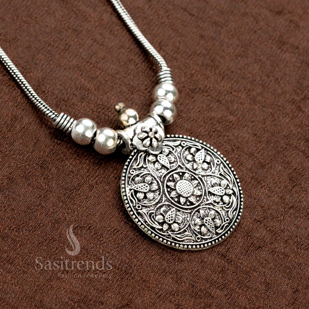 Traditional oxidised chain necklace with floral motif – Sasitrends