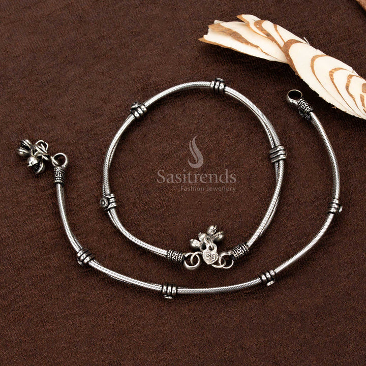 Elegant Oxidised German Silver Traditional Floral Motif Anklet with Tribal Detailing - Sasitrends