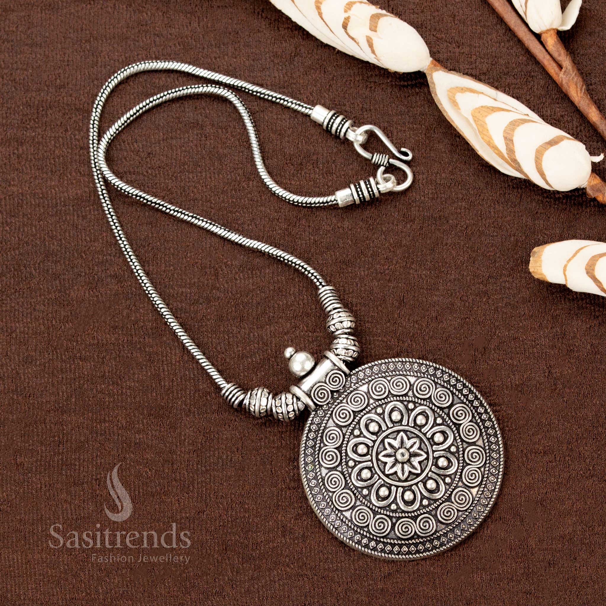 Ethnic oxidised round floral necklace for sarees and festive wear – Sasitrends 