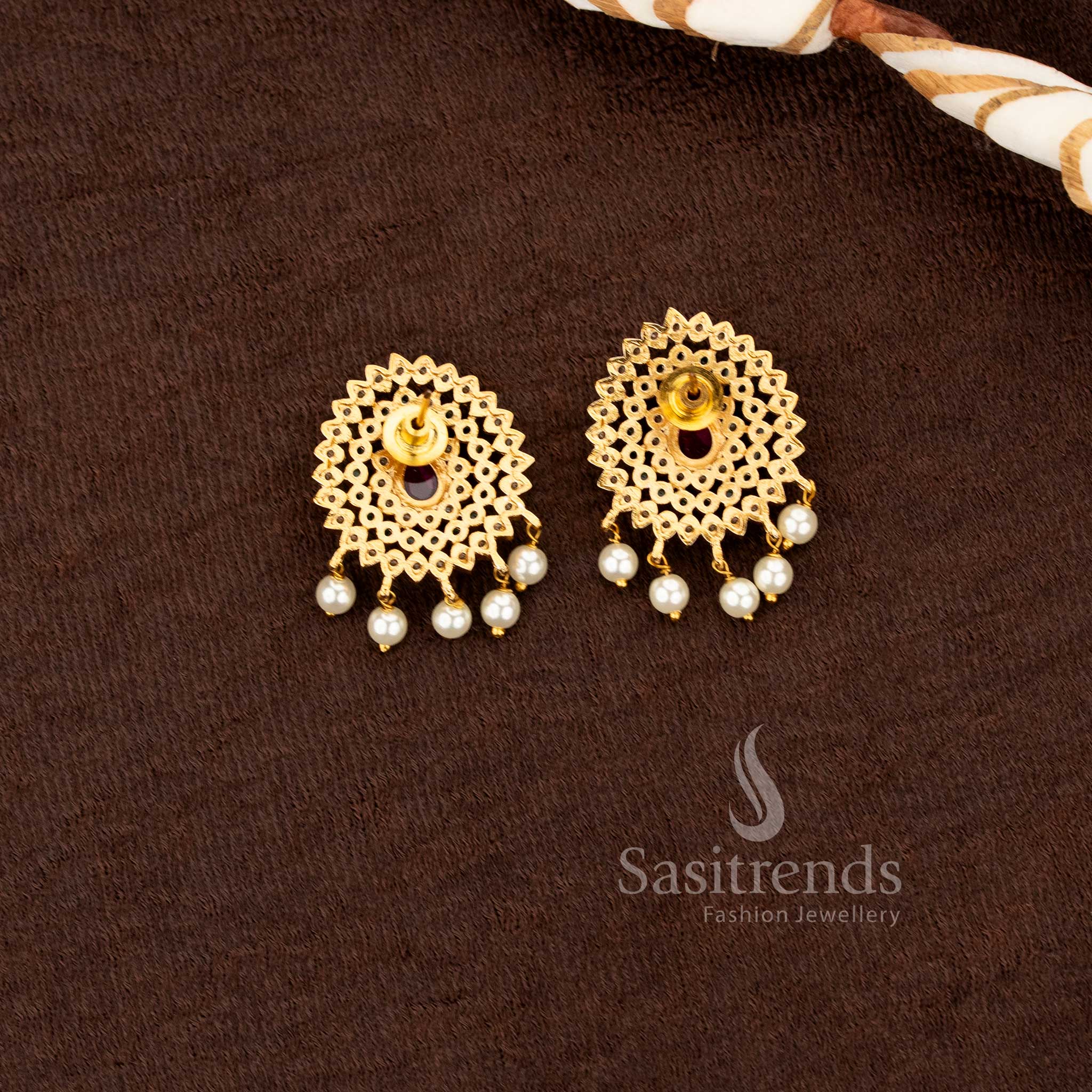 Exquisite sunburst design matte finish pendant set with ruby center and pearls sasitrends