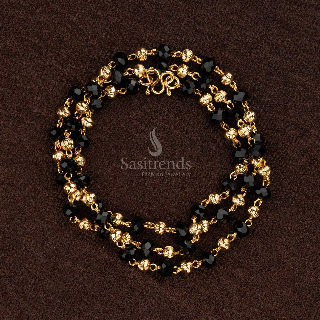 Black bead chain with micro gold plating and detailed gold accents, real-gold-like appearance - Sasitrends