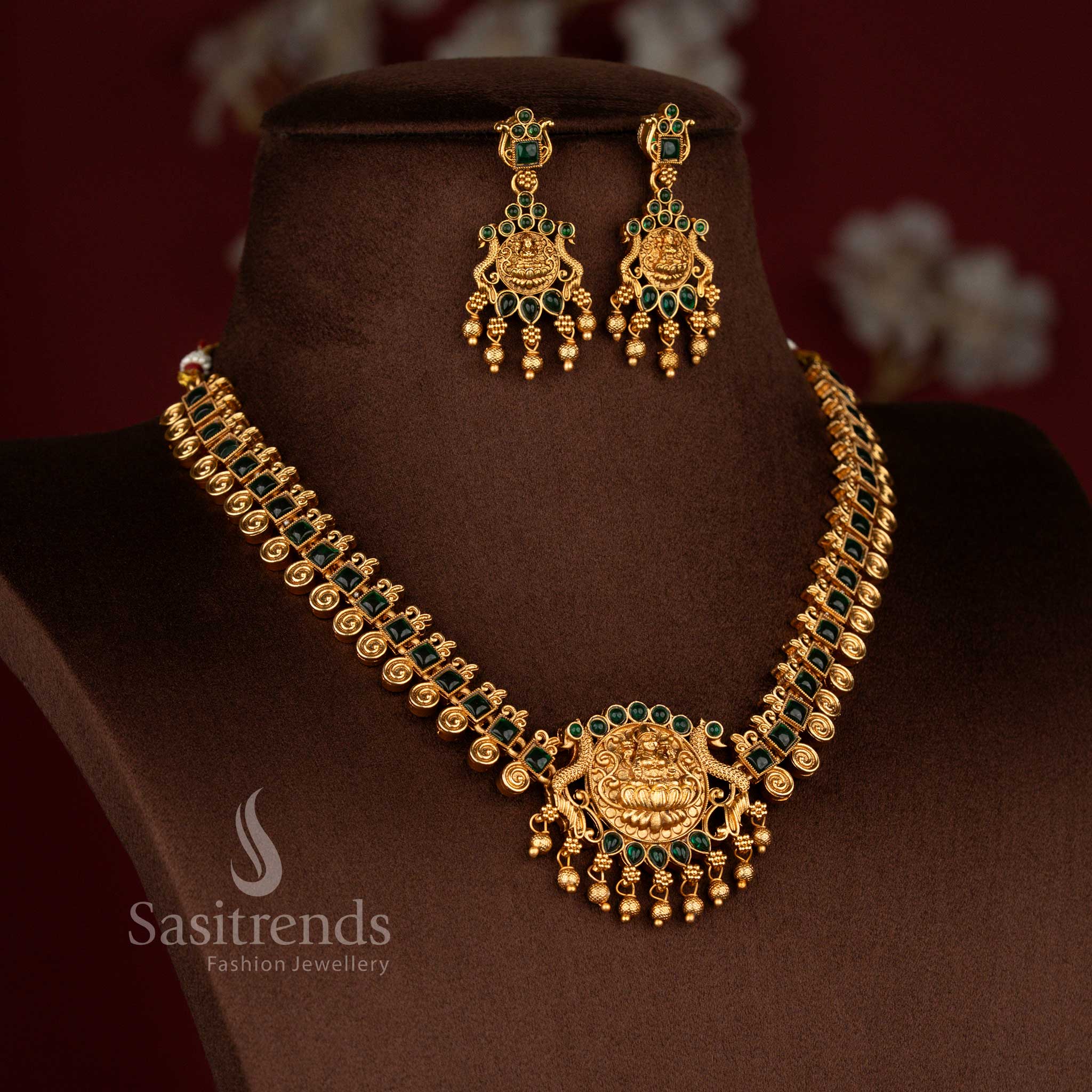 Grand matte gold square link peacock Lakshmi necklace set with ghungroo drops in green tone perfect for festive rituals and weddings – Sasitrends