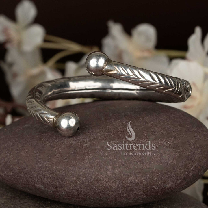 Stately oxidised silver floral carved kada bracelet with ball finials, ideal for festive styling, parties, and traditional celebrations – Sasitrends