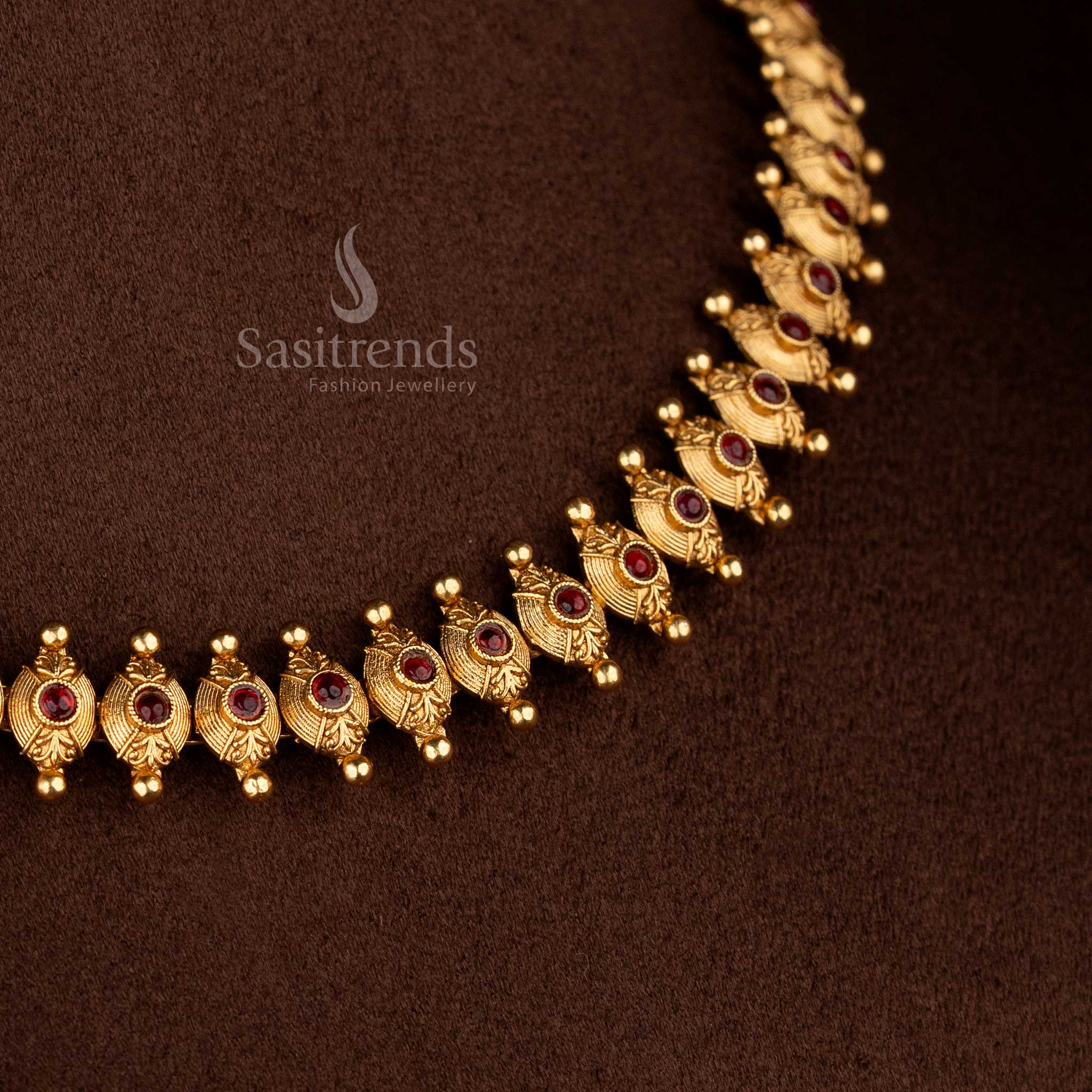 Enchanting classic matte gold plated ruby stone royal necklace with ornate curves – Sasitrends