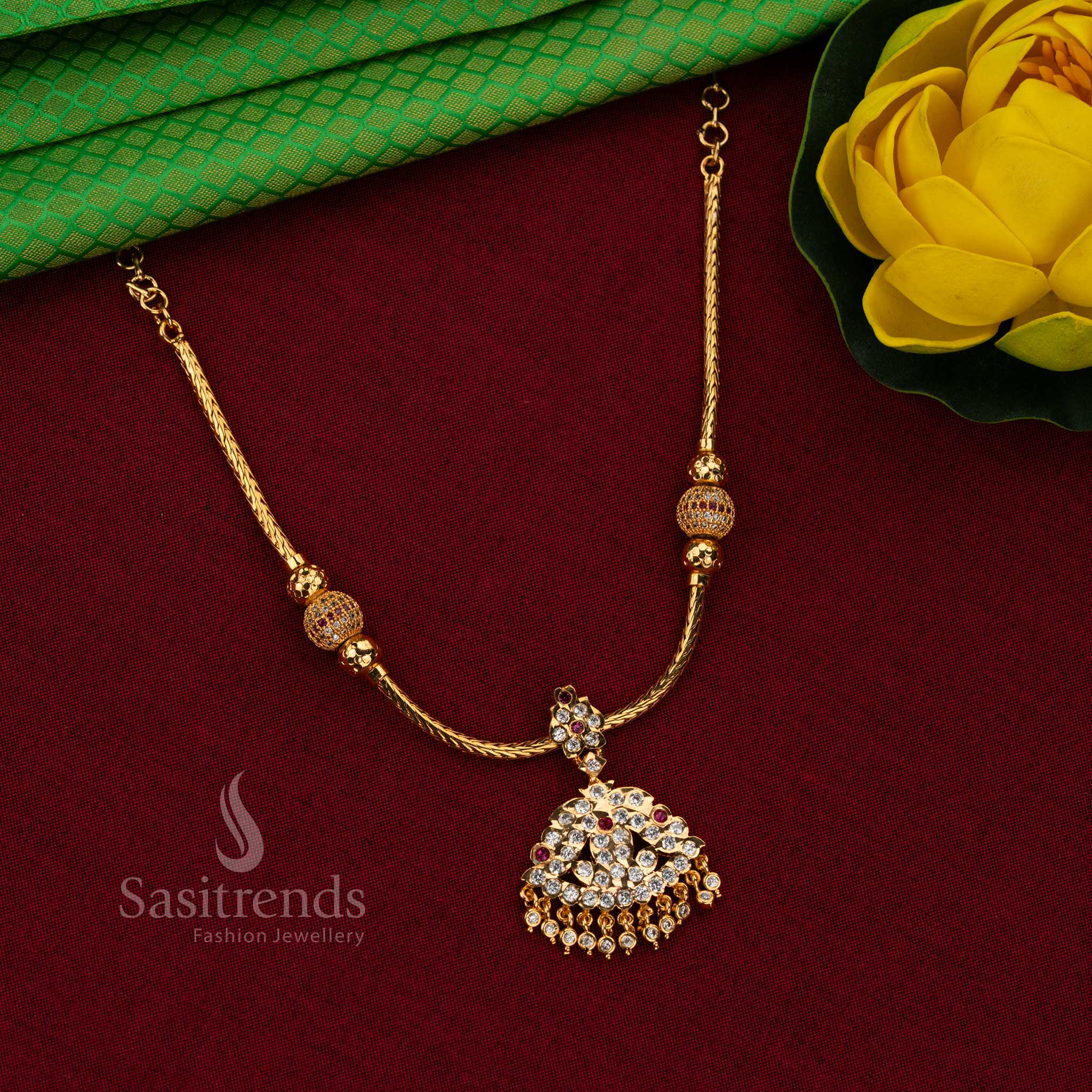 Elegant Flower Pendant Necklace Set - Perfect for Traditional Occasions