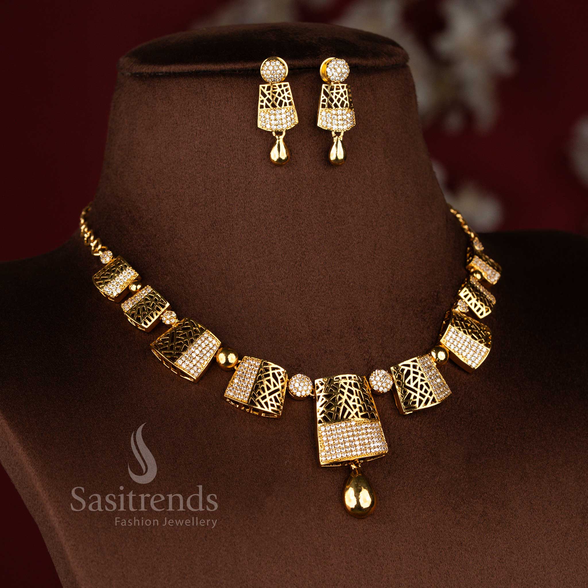 Elegant Flower Pendant Necklace Set - Perfect for Traditional Occasions