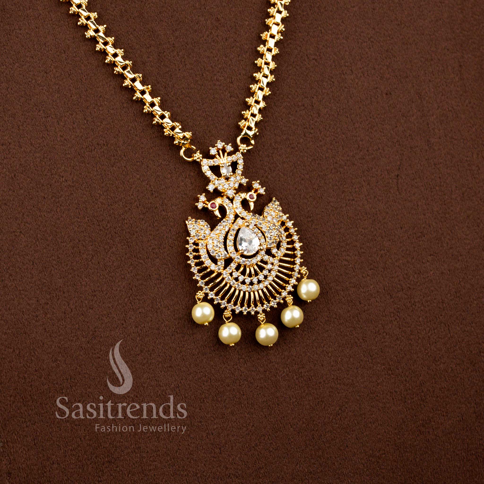 Radiant micro gold plated 2-side Gajiri chain necklace in white with pear stone peacock pendant and delicate pearl drops – Sasitrends