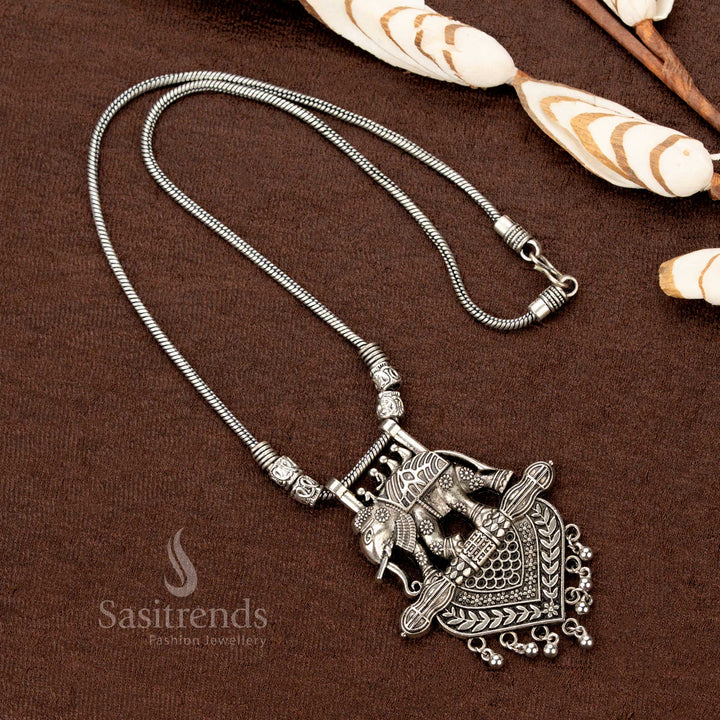 Antique silver tone necklace with dual elephant pendant and tribal detailing on oxidised chain – Sasitrends