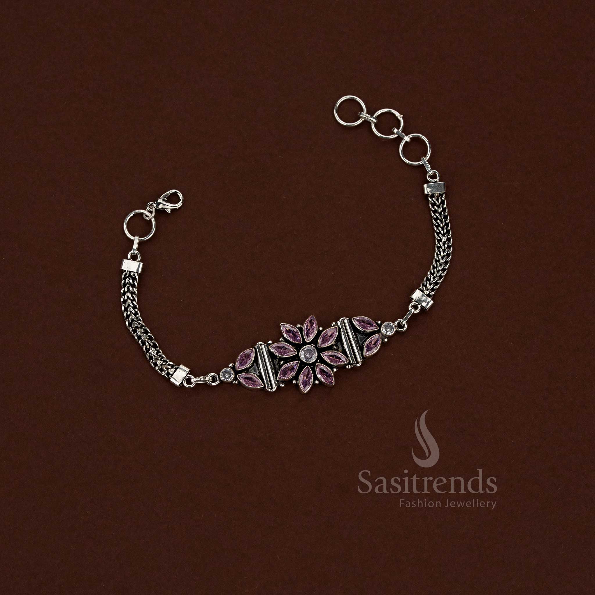 Elegant Flower Pendant Necklace Set - Perfect for Traditional Occasions