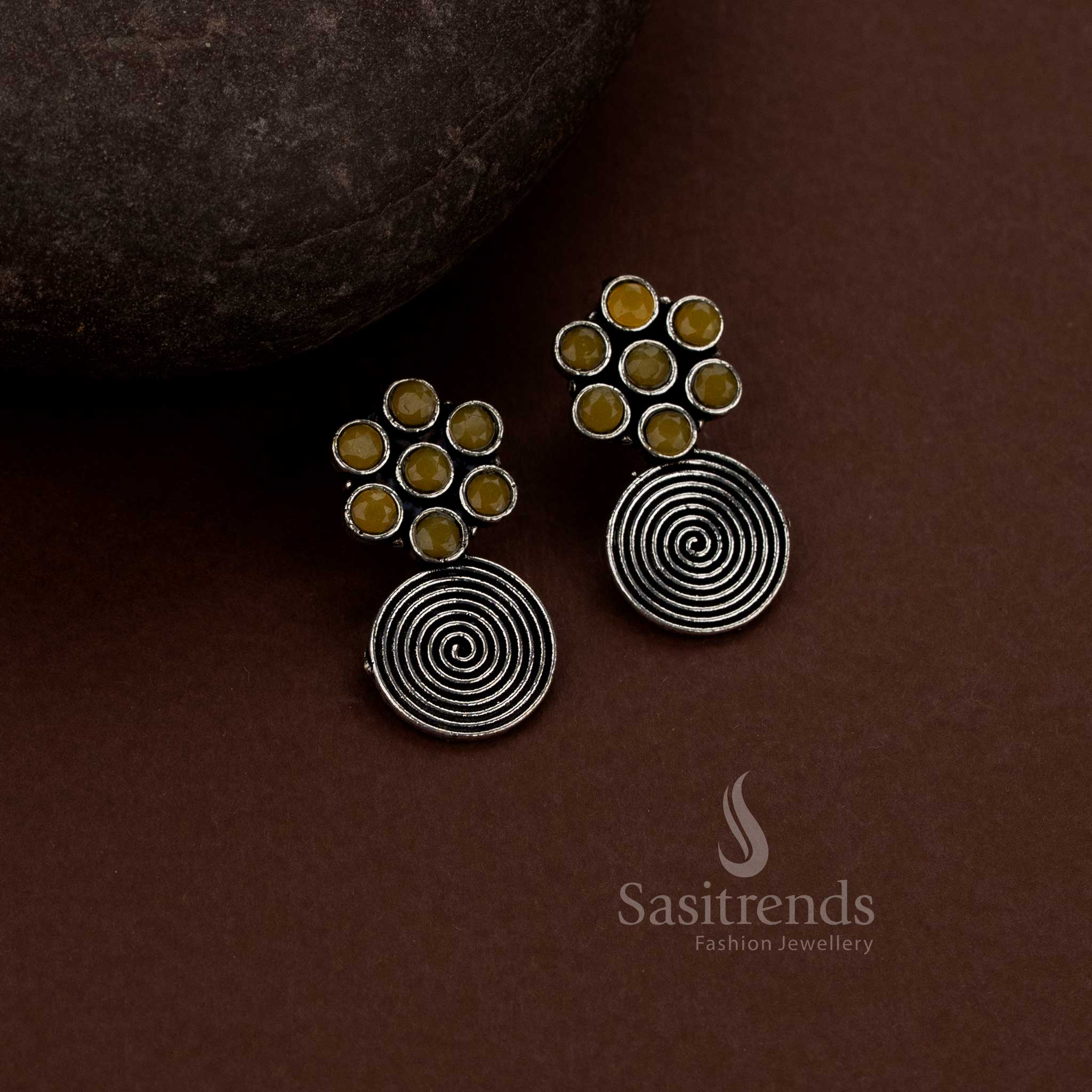 Elegant Flower Pendant Necklace Set - Perfect for Traditional Occasions