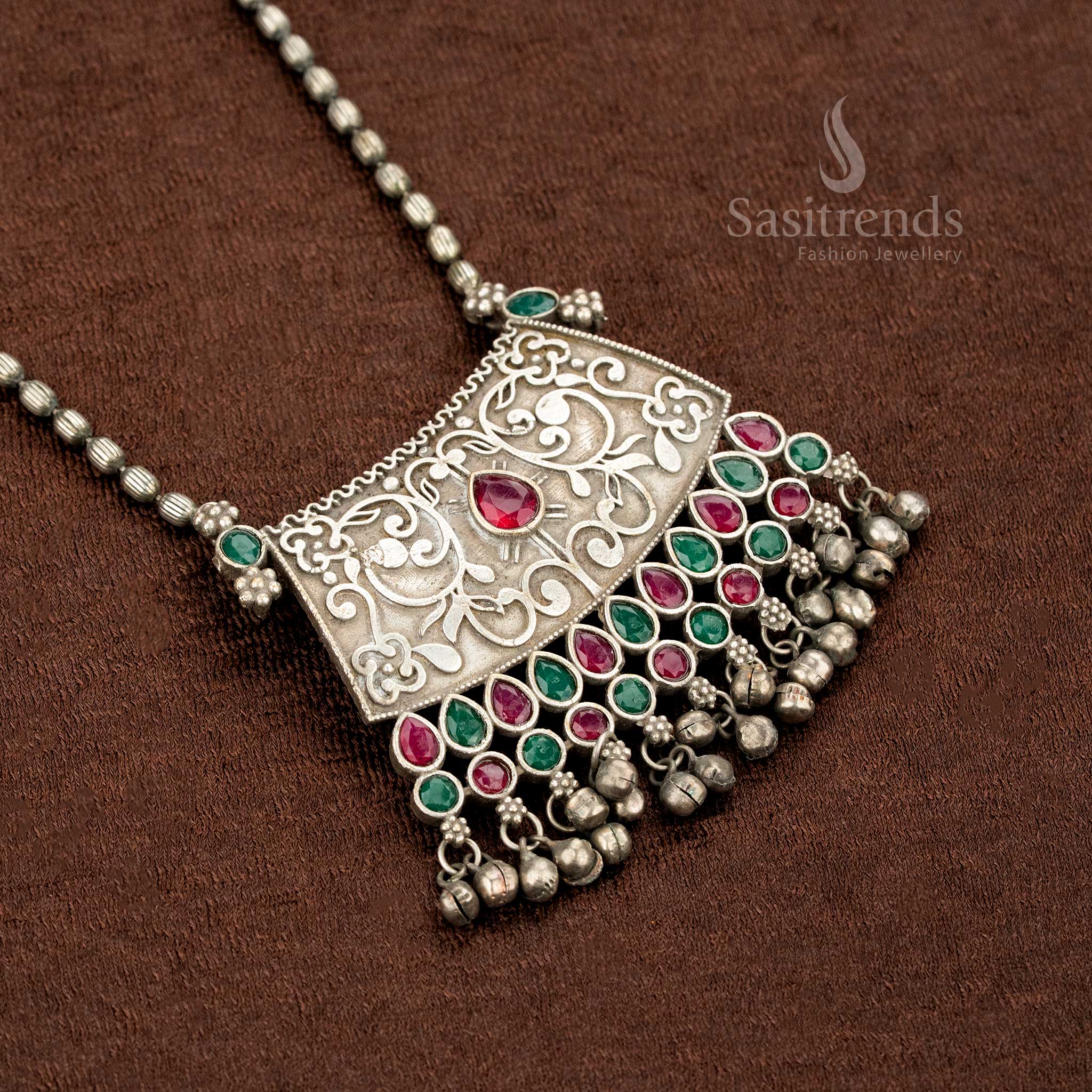 Antique oxidised German silver floral engraved stone pendant necklace in ruby-green, crafted with tribal elegance for traditional festive attire – Sasitrends
