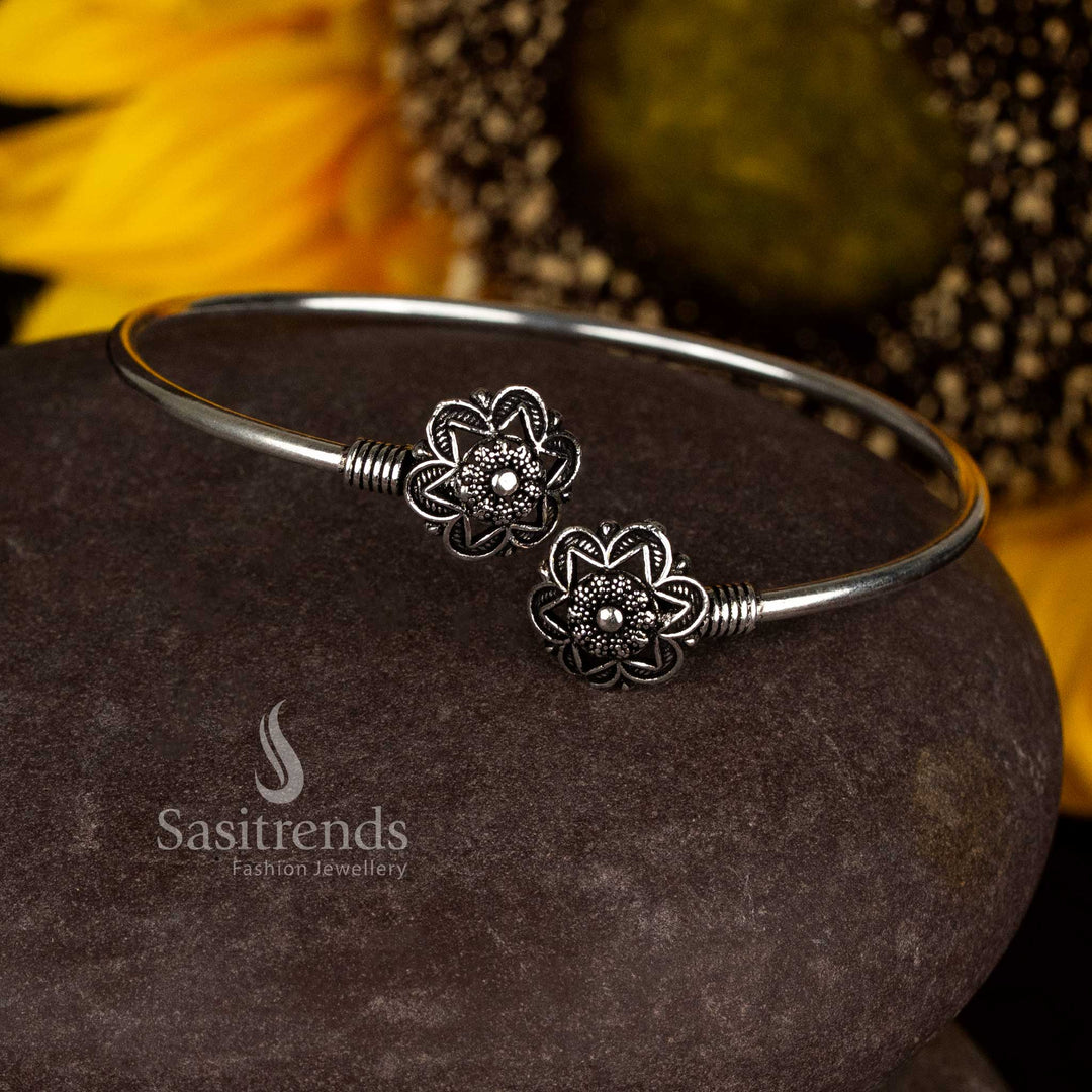 Simple oxidised textured openable bracelet suitable for casual and ethnic outfits – Sasitrends