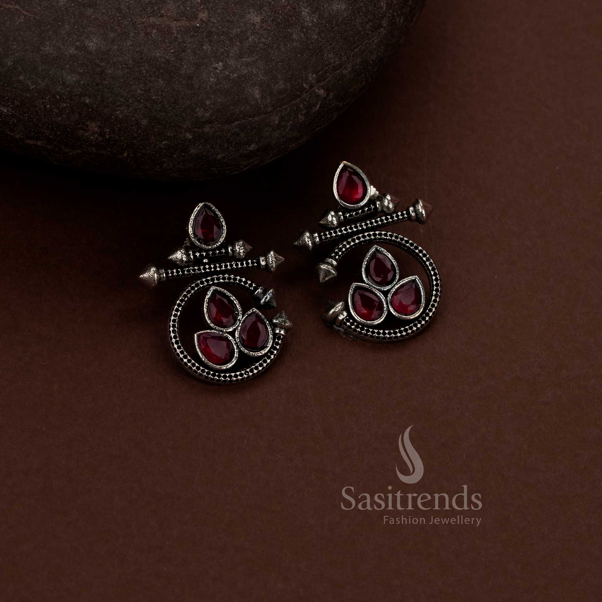 Contemporary oxidised silver geometric spike earrings with polished stone – Sasitrends
