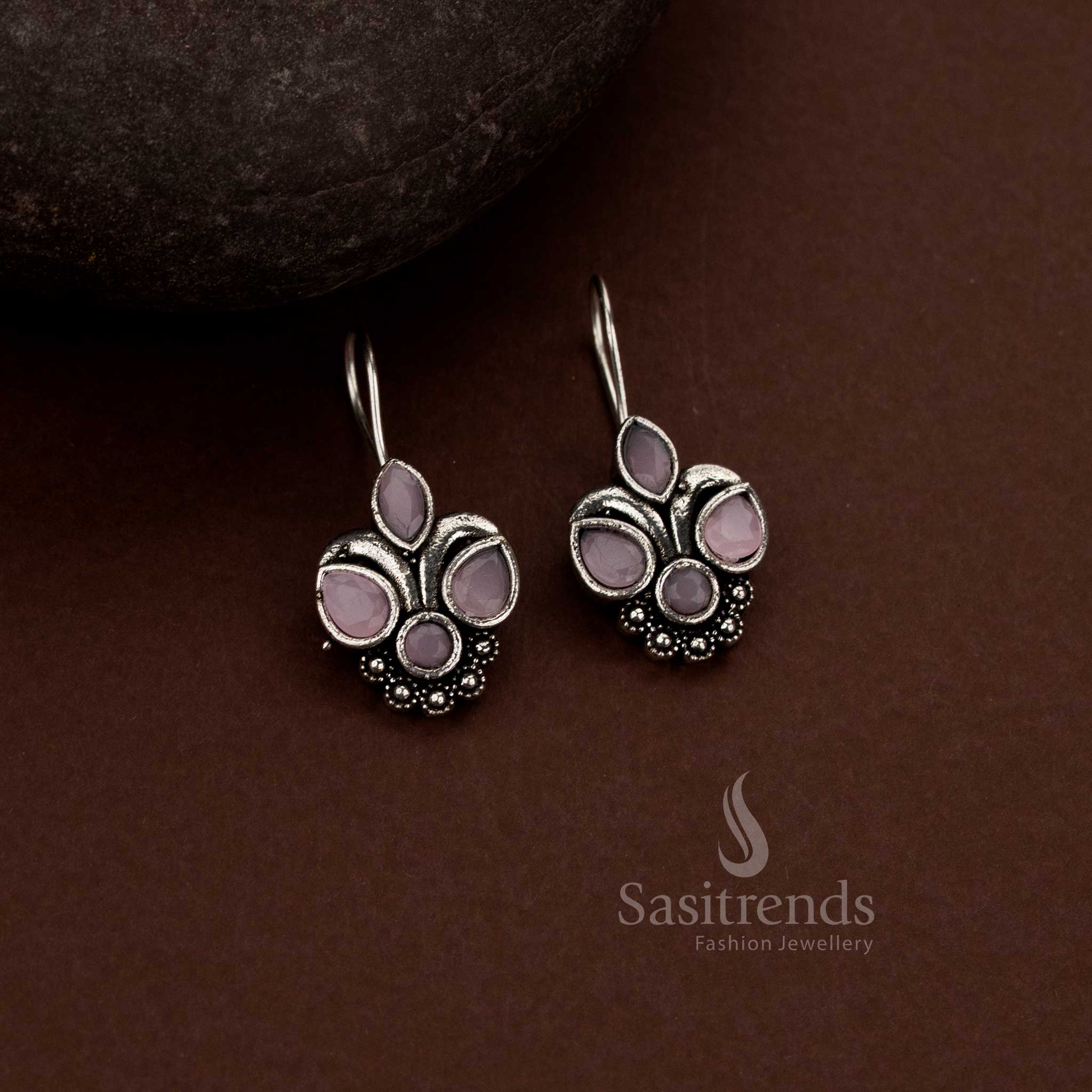 Minimal oxidised silver trifoliate floral stone earrings for gallery visits and weekend outings – Sasitrends