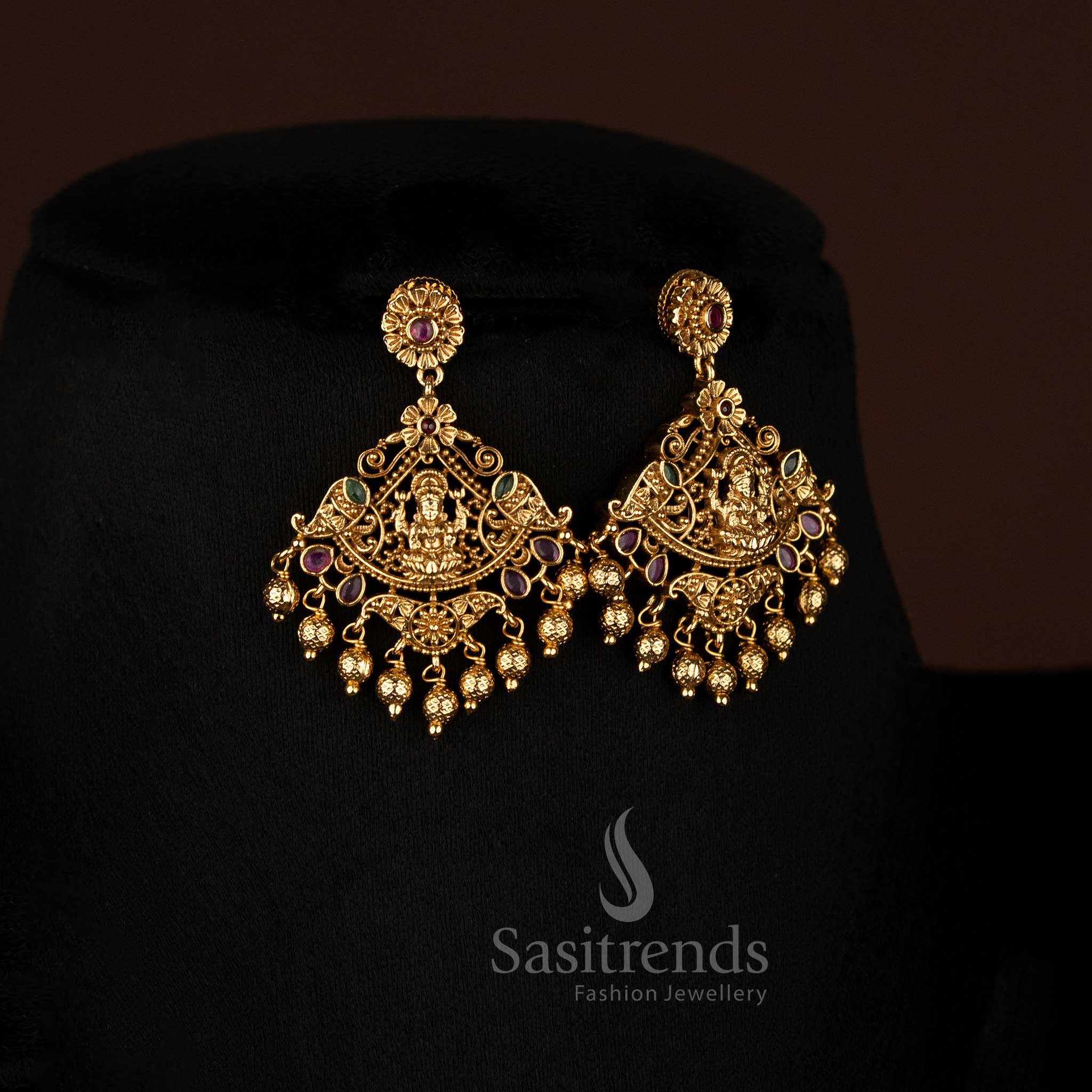 Elegant Matte Gold Temple Style AD Floral Necklace Set for Festive Occasions – Sasitrends