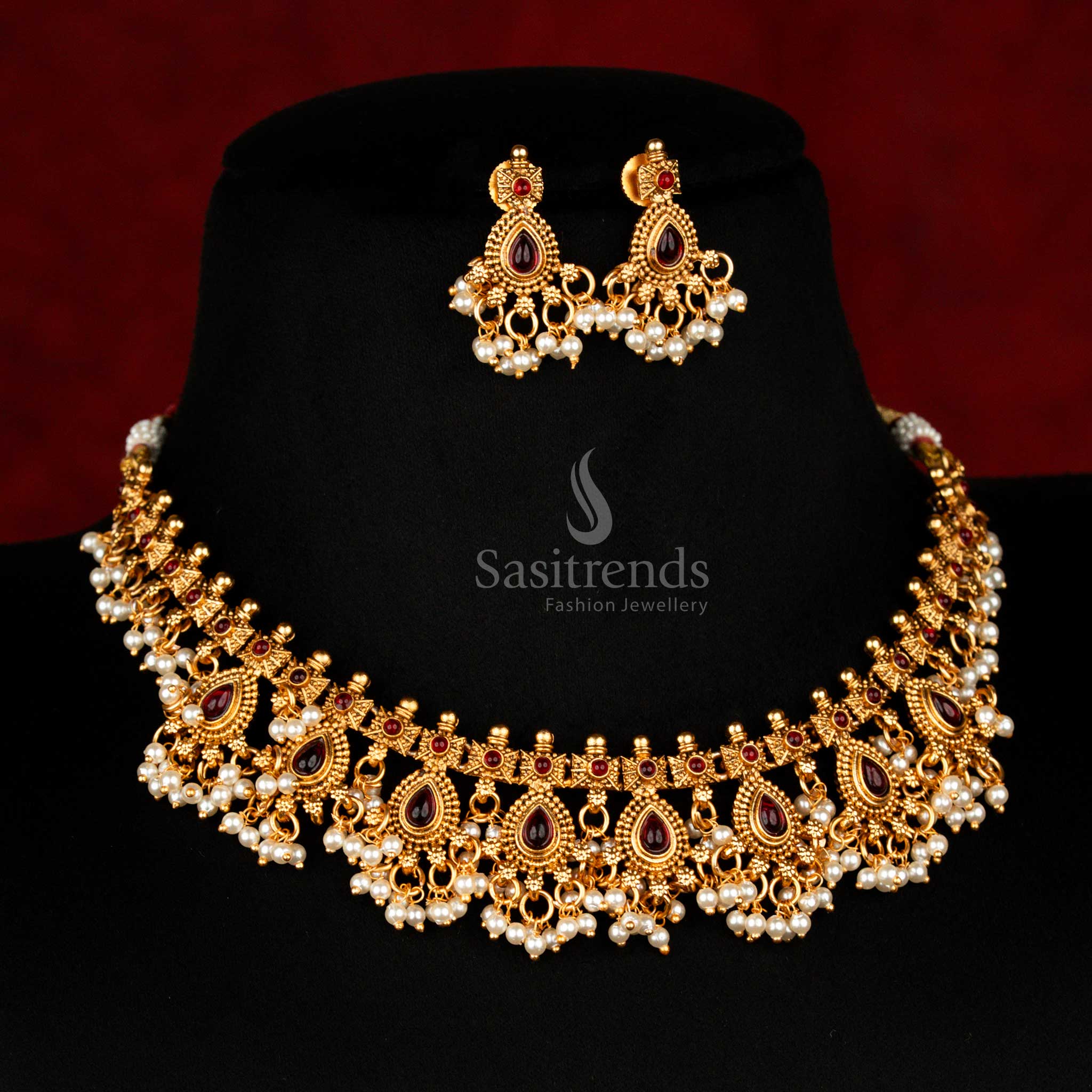 Ancient Charm Matte Gold Necklace Set in Temple Style with Ruby Teardrops and Pearl Detailing – Elegant Wedding Jewellery – Sasitrends