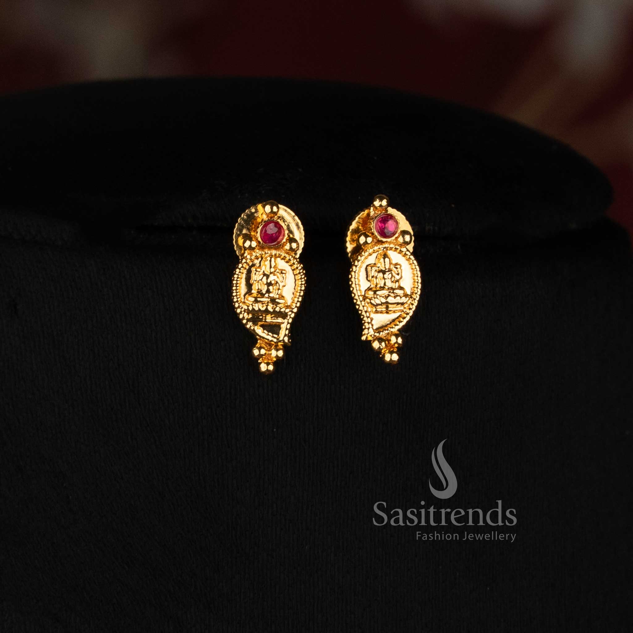 Sasitrends micro gold plated temple jewellery set with repeated mango motifs, central Lakshmi design and AD Stone detailing 