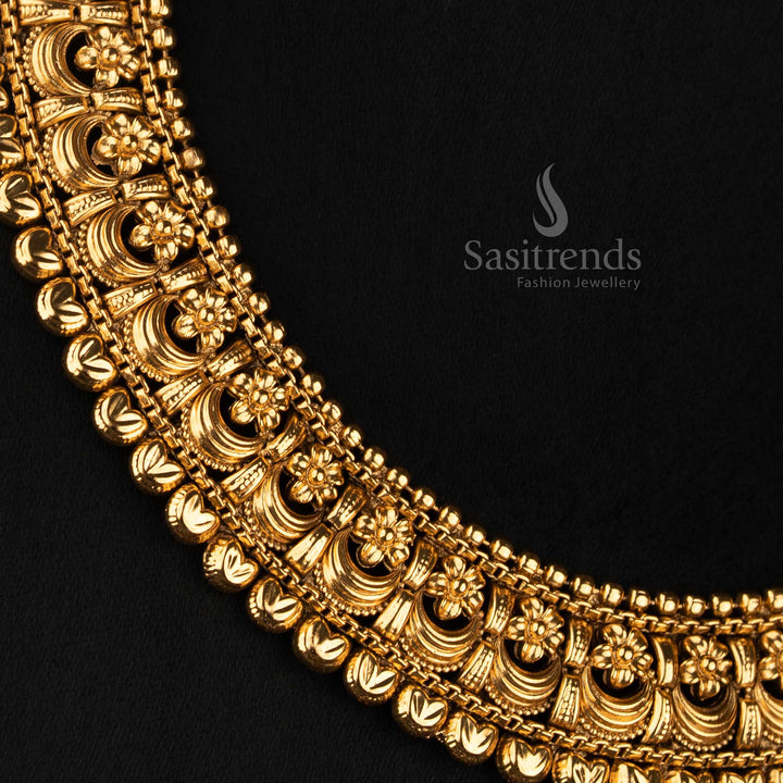 Sasitrends traditional temple jewellery set with wide layered collar design, detailed floral scrollwork and scalloped ornamental lower edge 