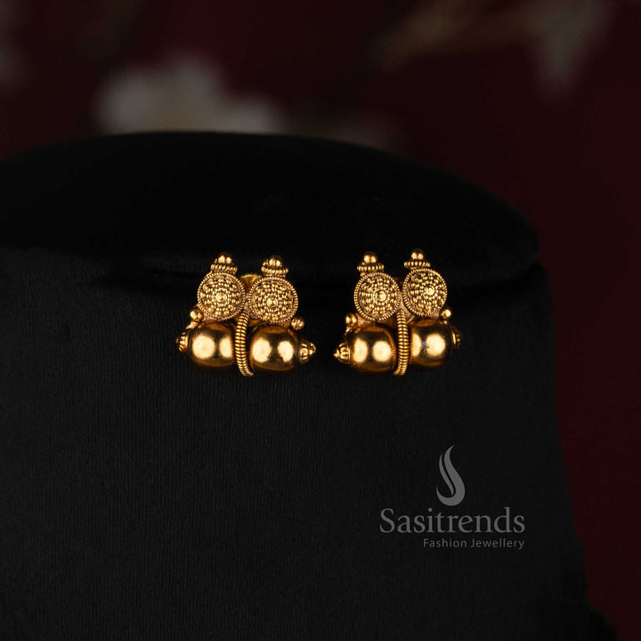 Sasitrends antique gold traditional jewellery set with patterned ornamental discs, closely arranged gold beads and coordinating hanging earrings 