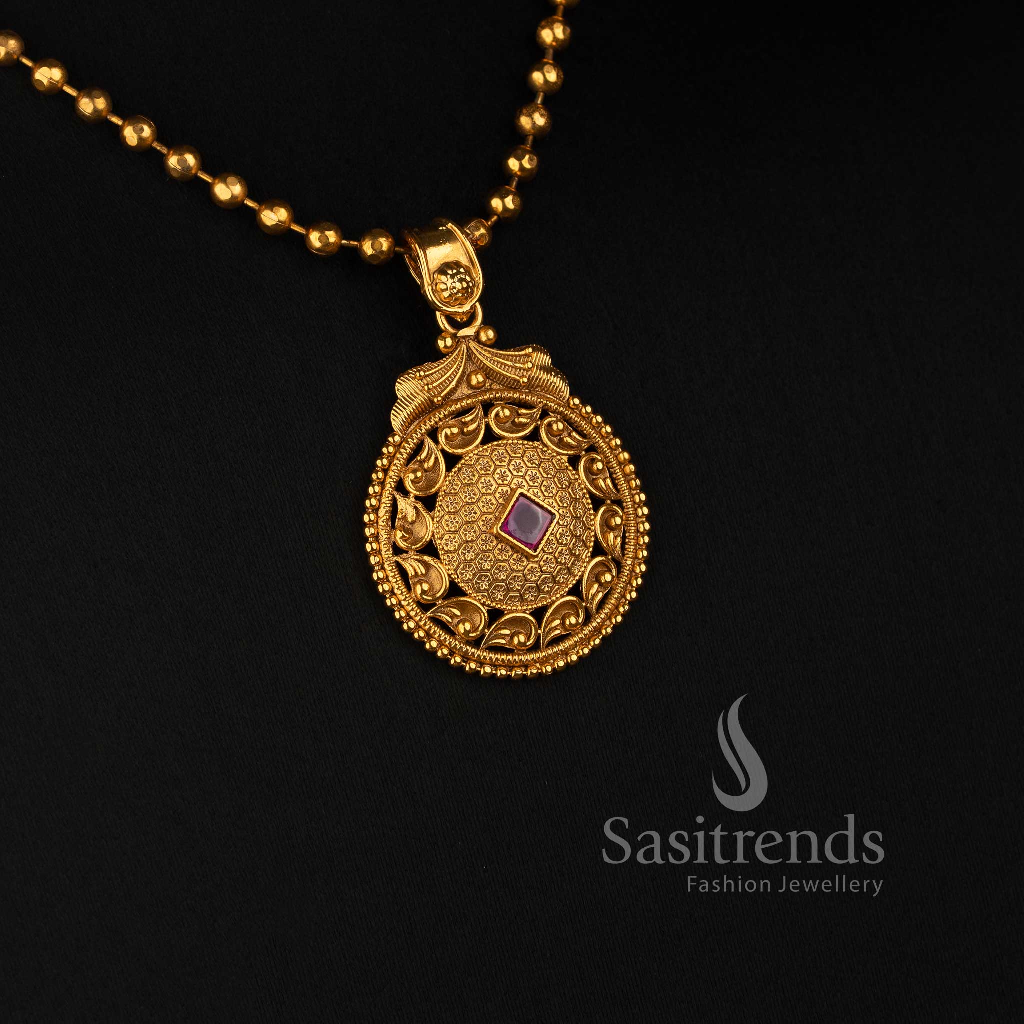Sasitrends antique gold traditional jewellery set featuring detailed circular pendant, curved scrollwork and beaded necklace chain 