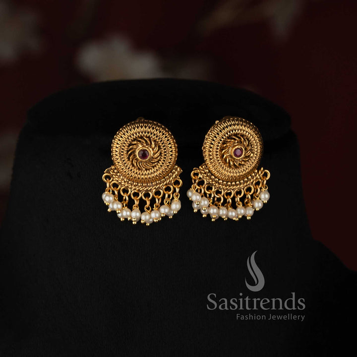 Sasitrends traditional pearl jewellery set with closely arranged pearl rows, round textured centrepiece and pearl drop earrings 