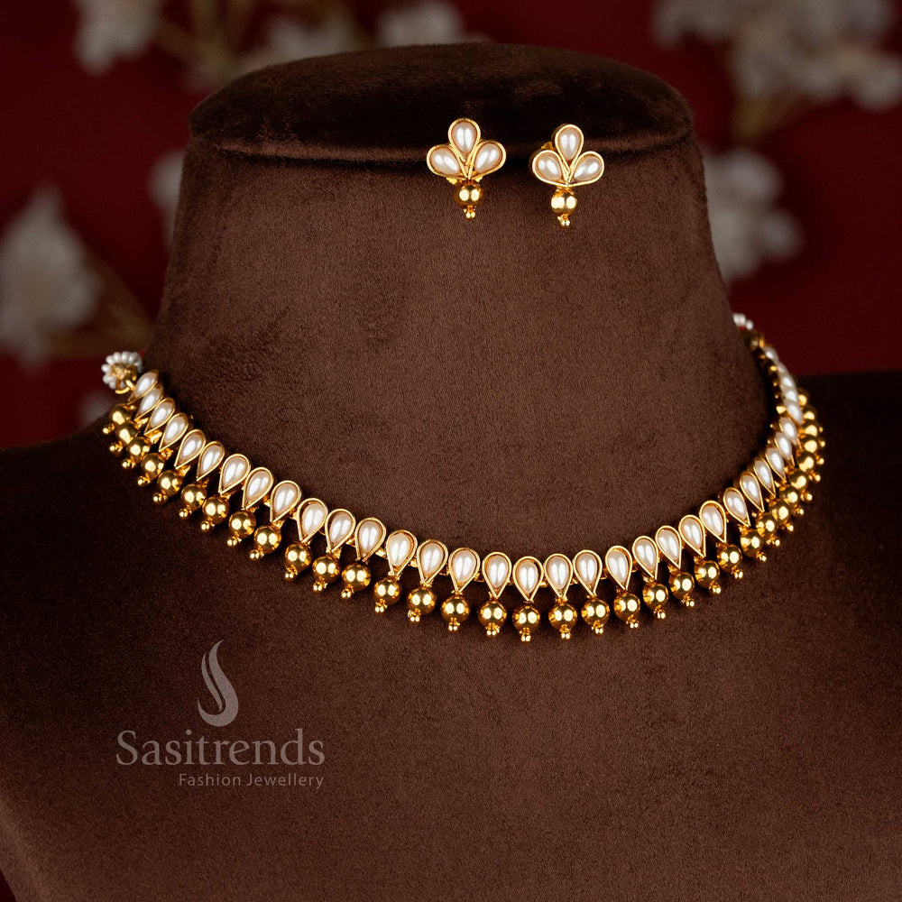 Sasitrends classic antique matte gold teardrop pearl necklace featuring close-linked structured base and traditional temple finish