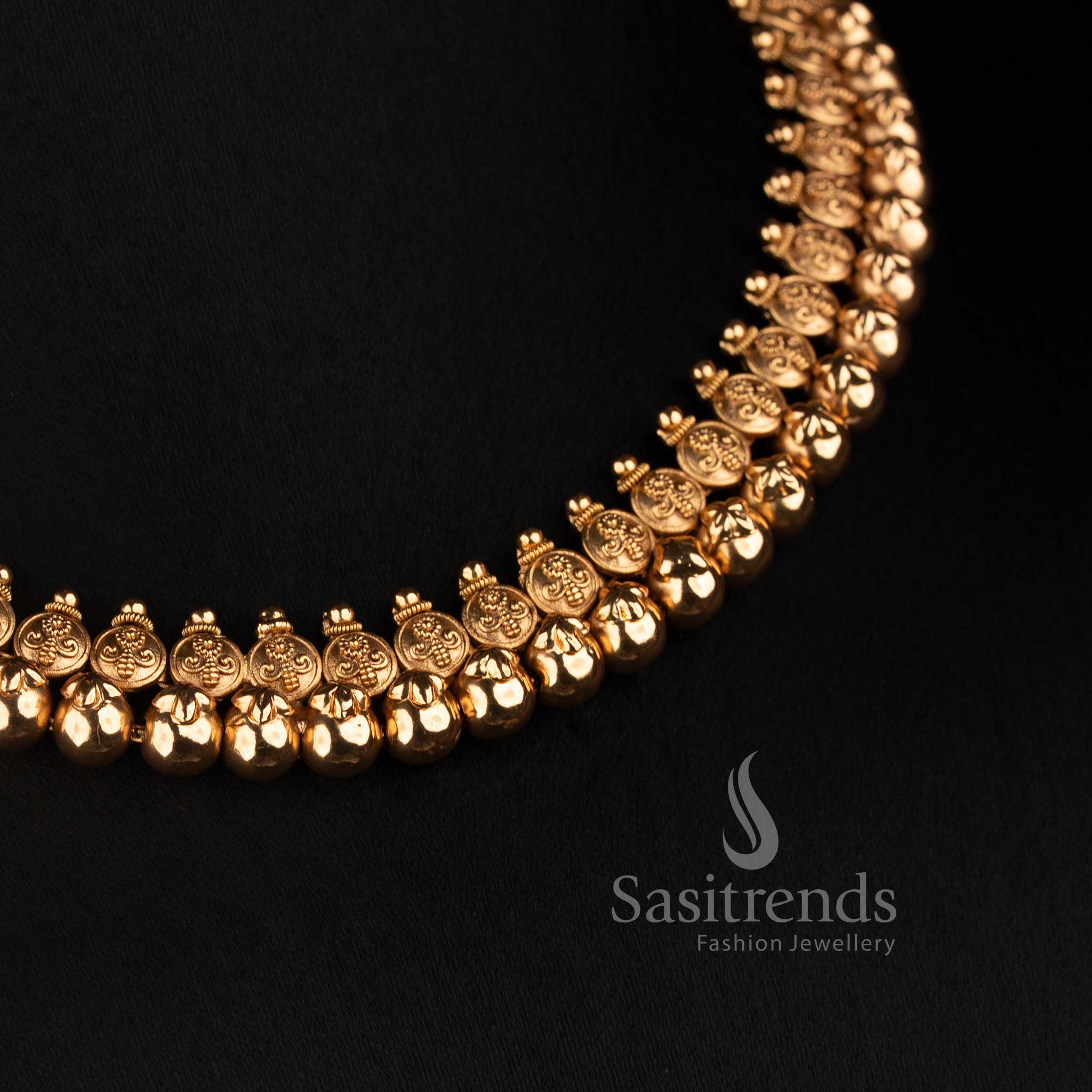 Sasitrends antique gold leaf and floral design necklace set with premium stone detailing