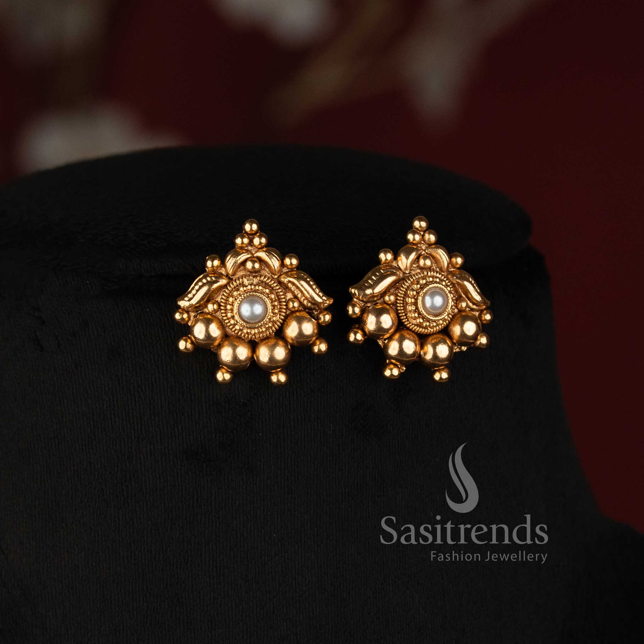 Sasitrends antique pearl filigree golden ball necklace set with carved sphere beads and pearl sunburst earrings