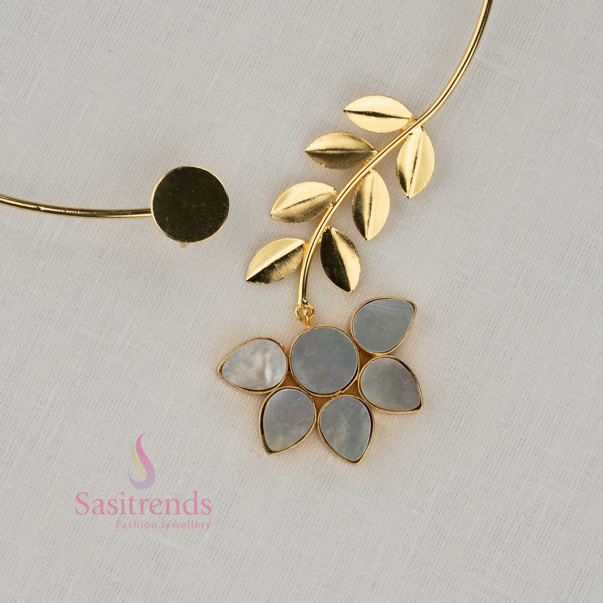 Sasitrends trendy gold plated floral leaf open collar husli necklace 