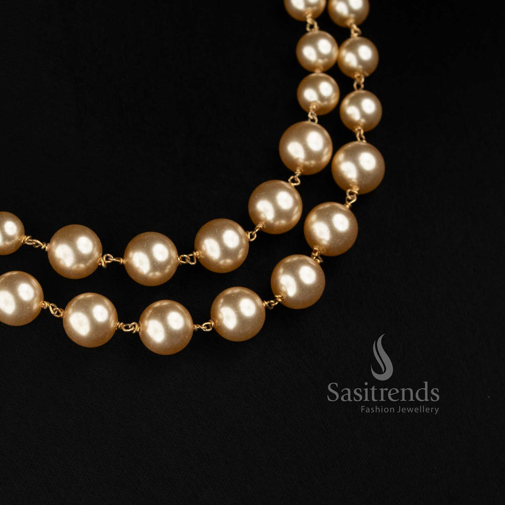 Sasitrends elegant two-layer pearl necklace featuring larger round pearls towards the centre 