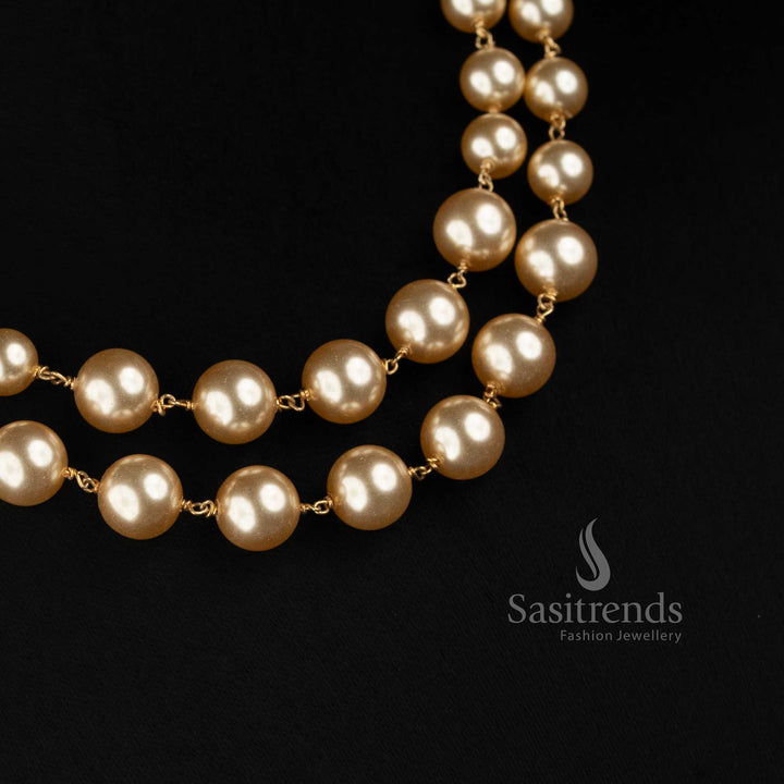 Sasitrends elegant two-layer pearl necklace featuring larger round pearls towards the centre 