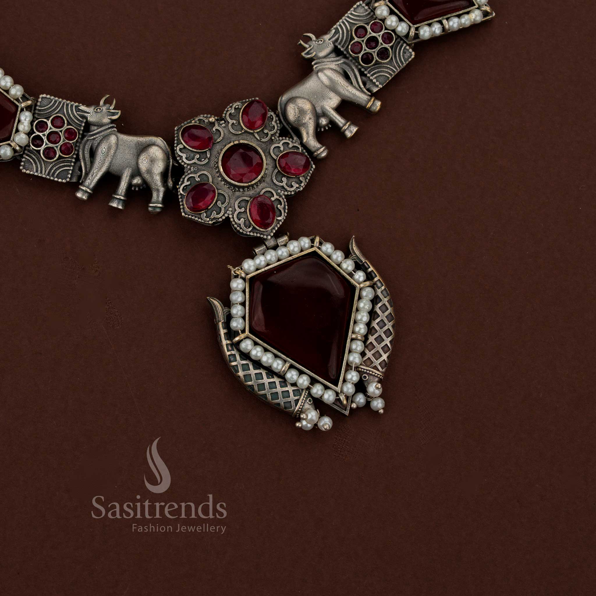 Sasitrends red oxidised husli necklace jewellery set featuring Gomatha motif, geometric pendant and matching stud earrings for festive styling