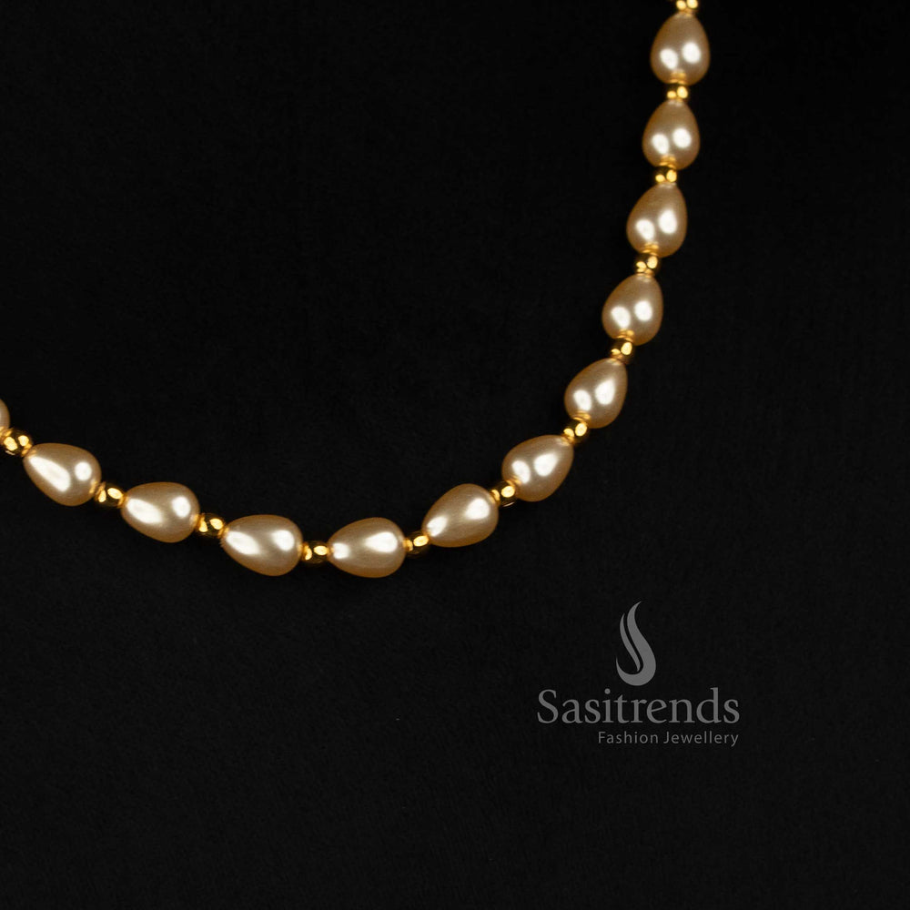 Sasitrends traditional pearl beaded necklace with distinctive golden centre beads 